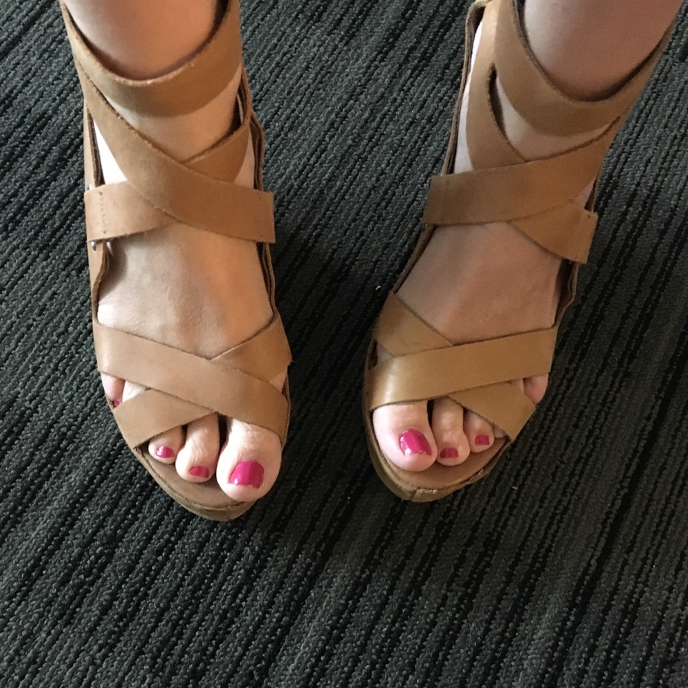 Dolce Vita tan wedges size 7.5